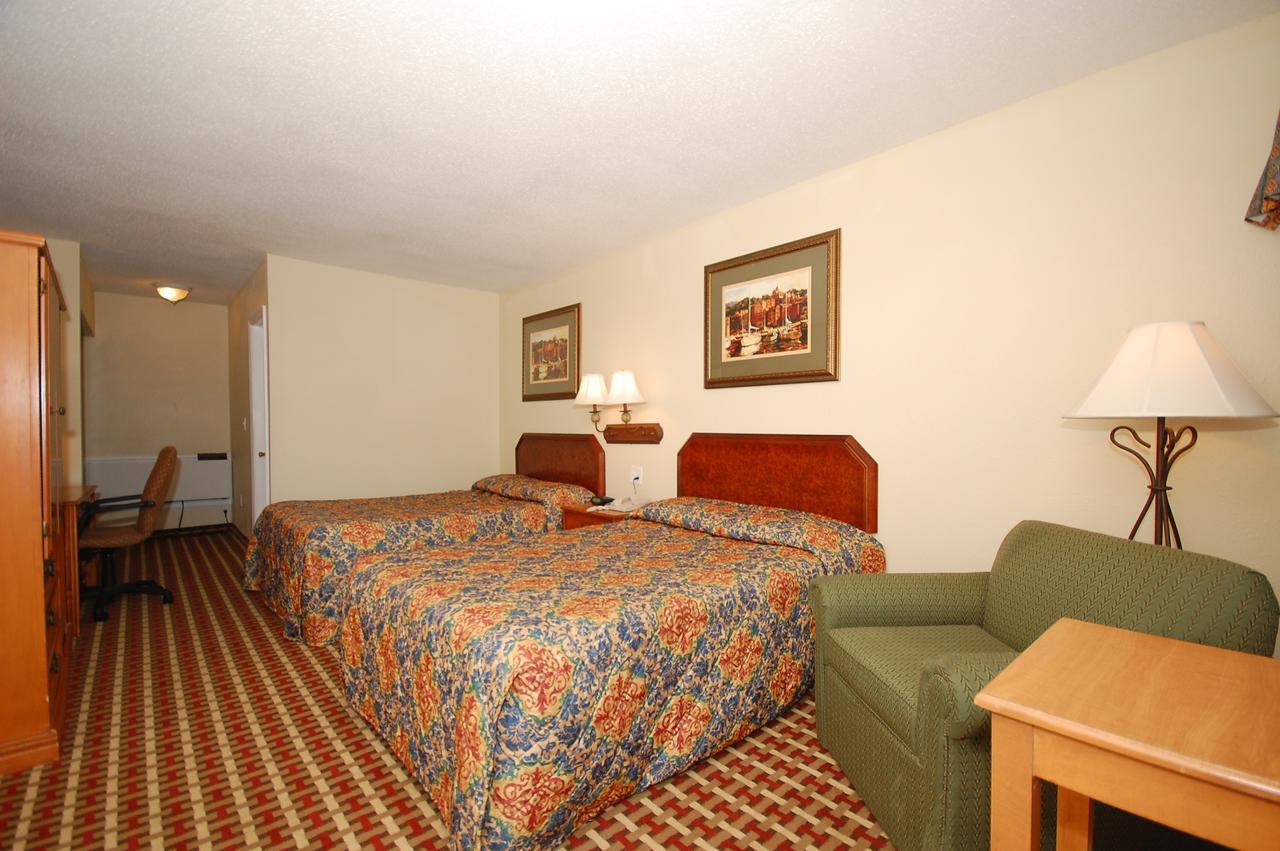 Millville Motorsports Inn And Suites ภายนอก รูปภาพ