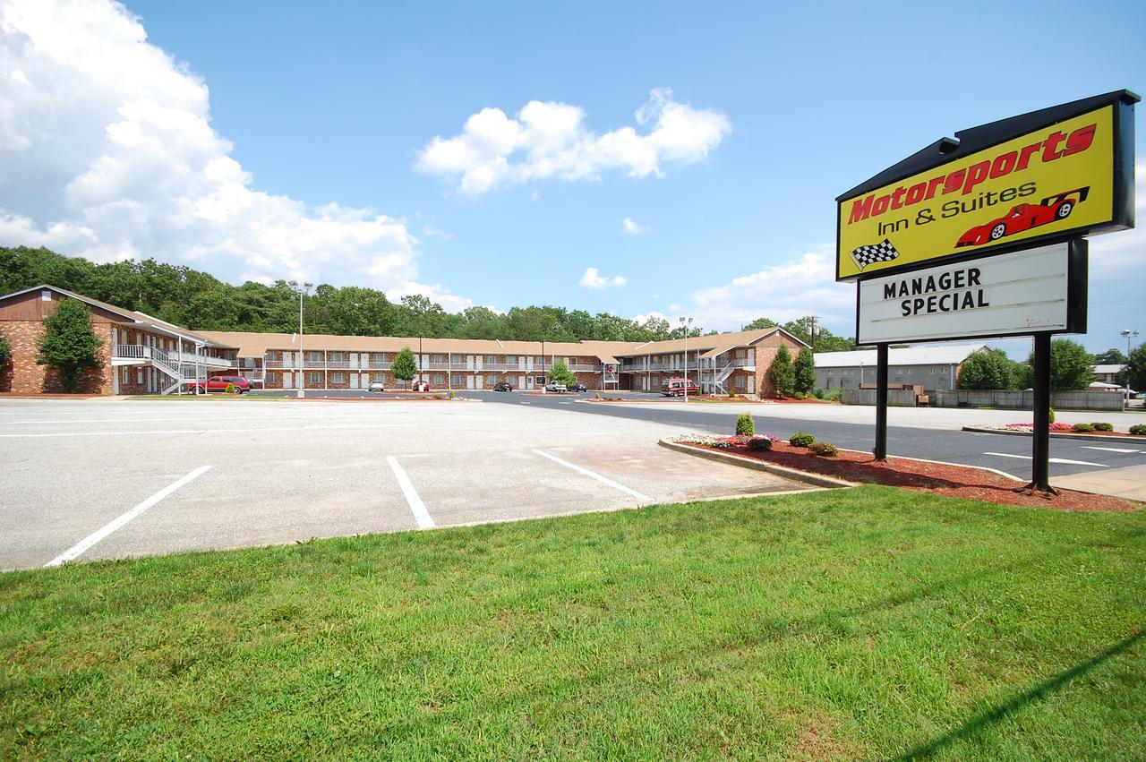 Millville Motorsports Inn And Suites ภายนอก รูปภาพ